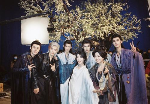 Main cast of Love in the Clouds Chinese fantasy drama