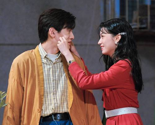 Zhou Ye and Zhai Xiaowen in a romantic scene from Dream of Golden Years
