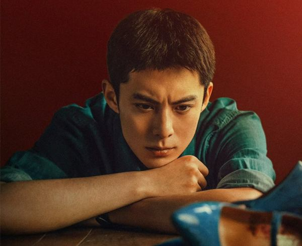 Dylan Wang Hedi as Ran Fangxu in Light to the Night review investigation scene