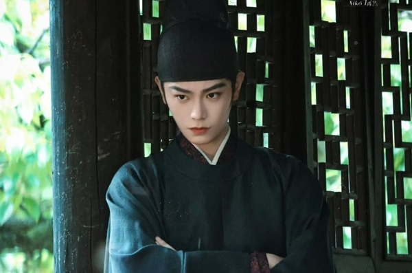 The Palace Stewardess official poster starring Ding Yuxi and Song Zu'er