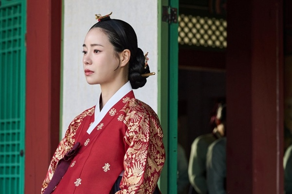 Lim Ji-yeon as Shin Seo-ri in My Royal Nemesis
