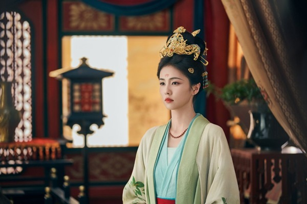 Bai Lu as the calculating female strategist Ye Li in The First Jasmine