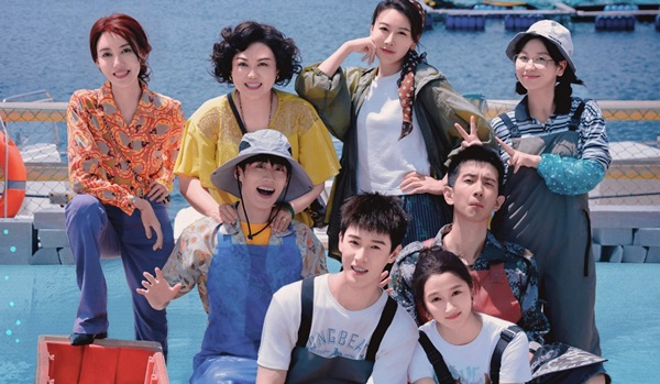 Main youth cast hanging out together in the coastal town of Zhazating in Dazzling
