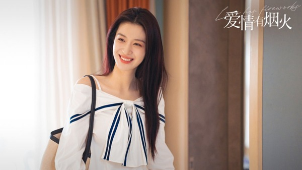 Wang Churan as the resilient corporate worker Qian Fei in Love Has Fireworks