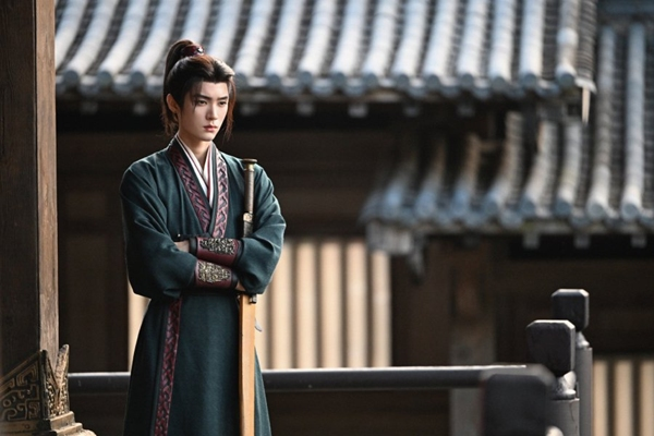 Zhou Yiran as the battle-worn general Xie Yanlai in Ashes to Crown