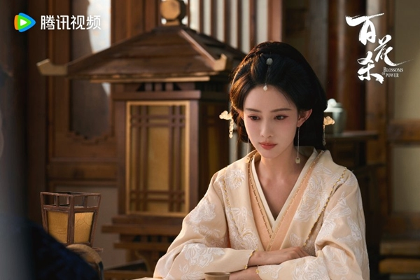 Meng Ziyi as Shen Xihe in Blossoms of Power (2026)