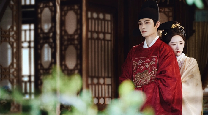 Ding Yuxi and Ancy Deng in The Road to Splendor