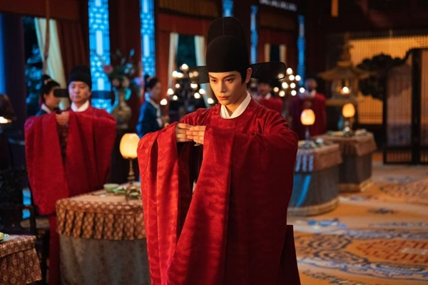 Ding Yuxi as Zhao Ling in The Road to Splendor