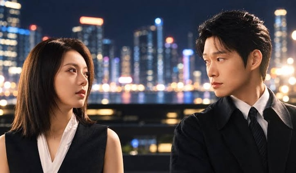 Close-up romantic glance between lead actors in Irreplaceable C-drama