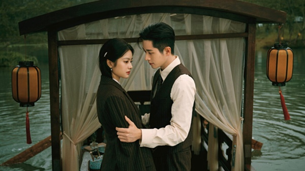 Ye Pingjun facing political and romantic conflict in The Lament of Autumn